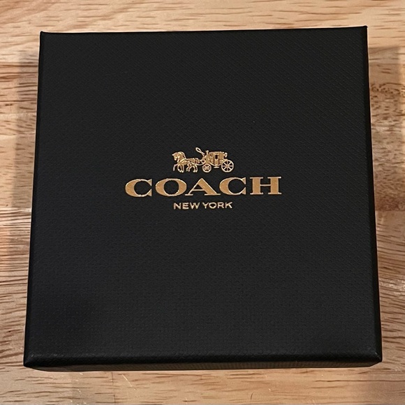 Coach Gift Set of 3 pairs of stud earrings. - Picture 5 of 6